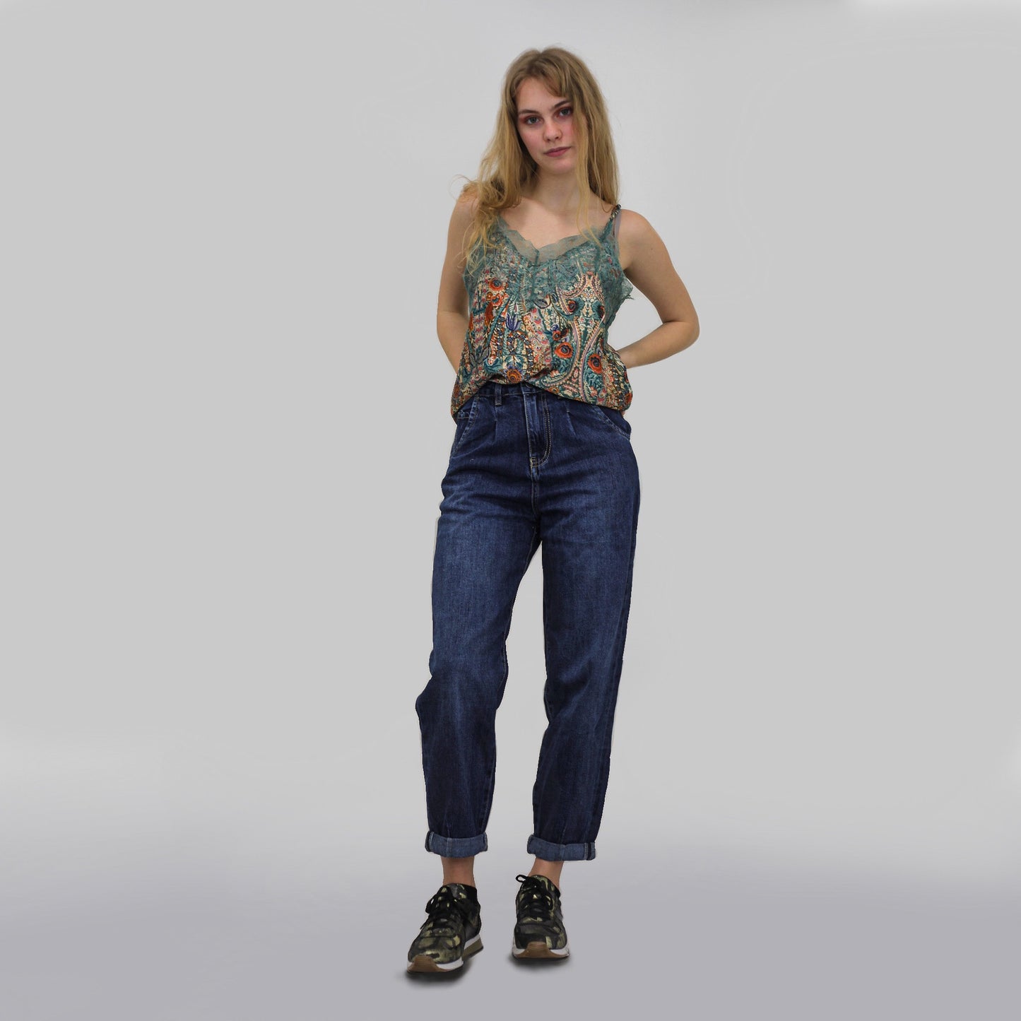 Medium Pleat Front Pegged Jeans